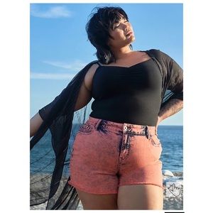 NEW Torrid 24 Mid Rise Midi Short - Vintage Stretch - Coral Acid Wash - 5 inch